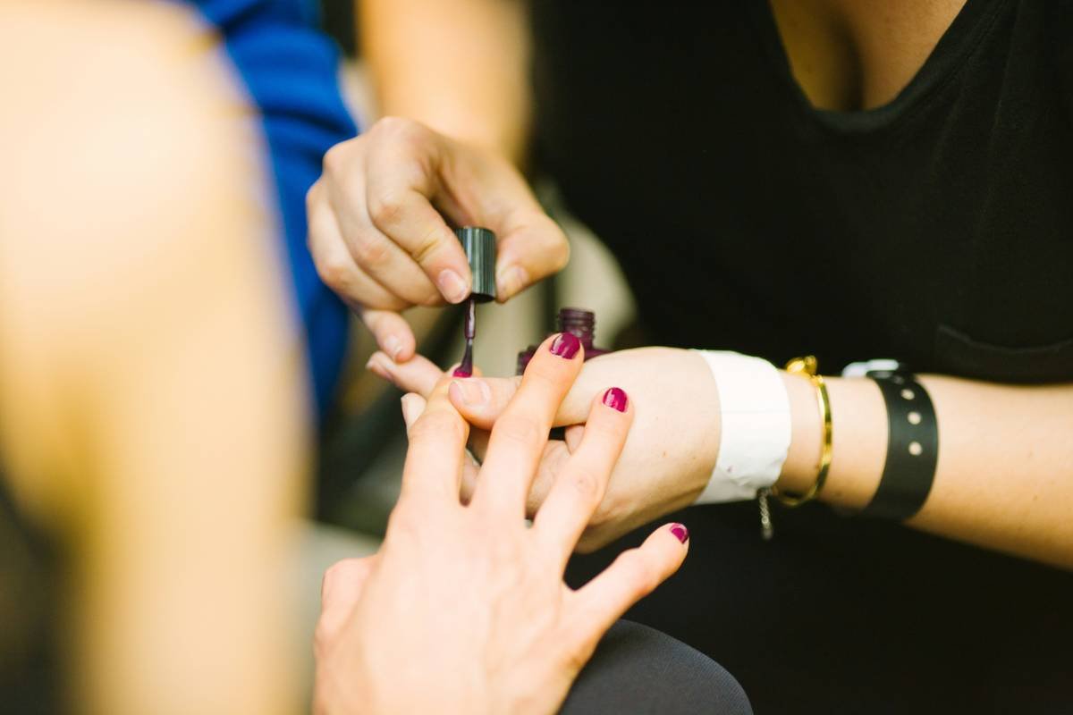 Quick Nail Polish Remover: Your 60-Second Rescue for Stubborn Lacquer (Without Ruining Your Nails)