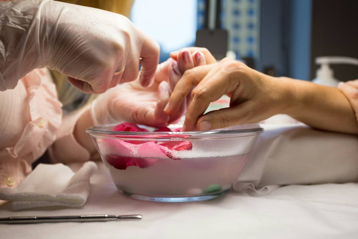 Why Your Nail Color Cleaner Isn’t Working (And What Actually Does)